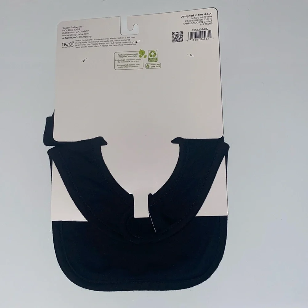 Neat Solutions Happy Halloween 💀 Bib & Hat Set